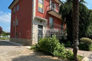 RIF. 572 - VILLA BIFAMILIARE CON DUE BOX, DUE CANT