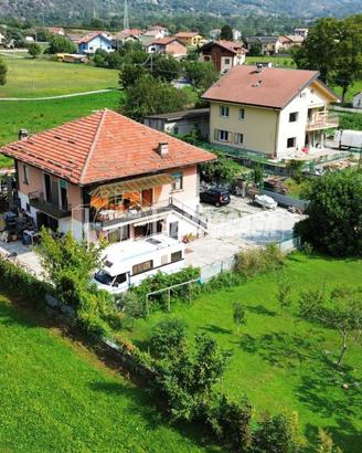 VILLA BIFAMILIARE CON GIARDINO DI CIRCA 1500MQ