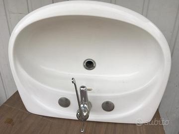 Lavandino con miscelatore