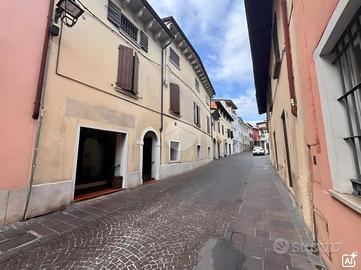 NEGOZIO A PADENGHE SUL GARDA