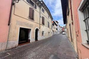NEGOZIO A PADENGHE SUL GARDA
