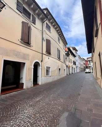 NEGOZIO A PADENGHE SUL GARDA