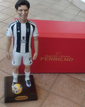 Statuina Yldiz centrocampista Juventus 