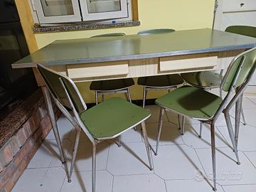 mobili usati e pentole della nonna
