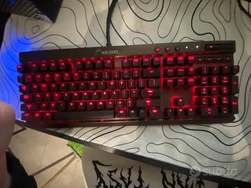 tastiera corsair k70 switch blu led rossi