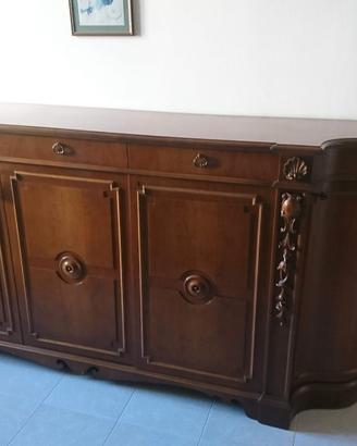 Mobile credenza in stile rinascimentale