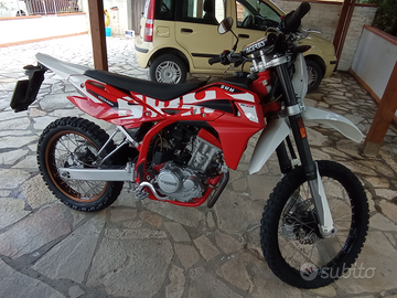 Moto swm125