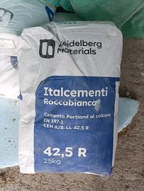 4 sacchi di cemento bianco