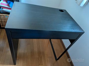 scrivania Micke marrone-nero Ikea 