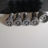 Bulloni antifurto con tappi