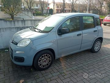 Fiat Panda grigia interni neri