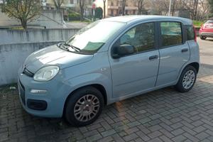 Fiat Panda grigia interni neri