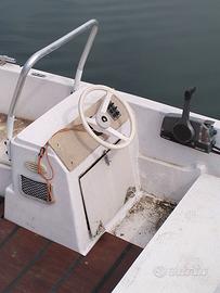 Imbarcazione a motore