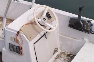 Imbarcazione a motore