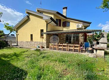 VILLA SINGOLA A BUSSERO