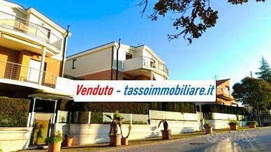 Appartamento di 110 m² con più di 5 locali e box a