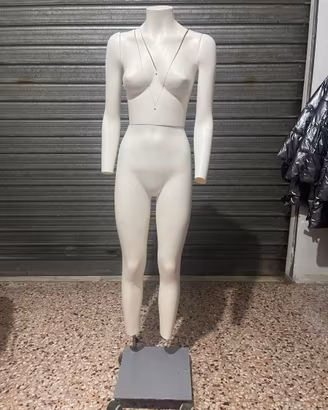 Manichino Ghost donna in fibra di vetro