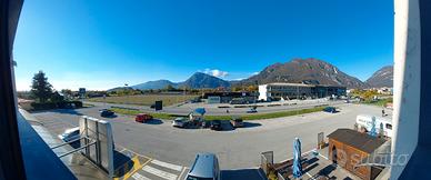 Ufficio su strada principale