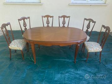 Tavolo da pranzo ovale con 6 sedie