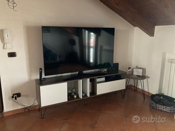 Mobile tv con tavolino abbinato