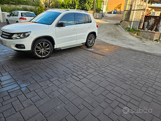Volkswagen Tiguan 2.0 TDI DSG 4Motion - Track & St