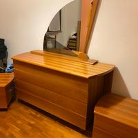 Comò, comodini e specchio