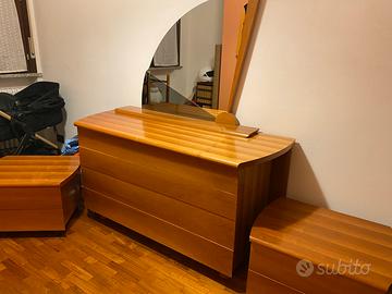 Comò, comodini e specchio