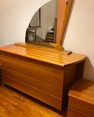 Comò, comodini e specchio