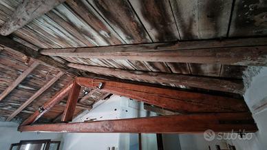 Capriate e travi in legno antico 