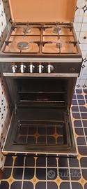Cucina a gas Hotpoint Ariston 4 fuochi con forno –