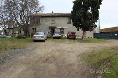 Immobile in asta di 3118 m² con 4 locali a Meldola