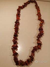 Collana in ambra grezza. 