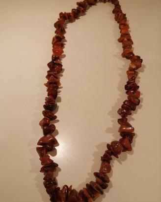 Collana in ambra grezza. 