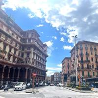 MULTILOCALE A NAPOLI