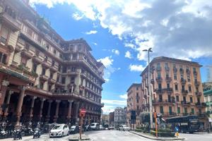 MULTILOCALE A NAPOLI