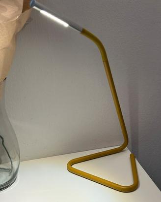 Lampada da tavolo IKEA gialla