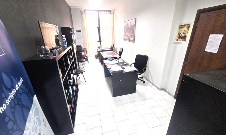 Locale Ufficio Arredato per E-commerce SCIA e SUAP