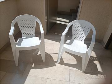 SEDIE IN RESINA BIANCA 