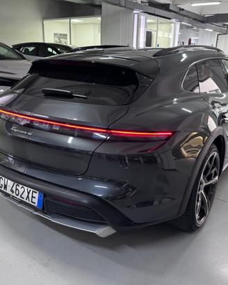 Porsche Taycan Cross Turismo 4S