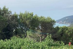 Villa di 277 m² con più di 5 locali e box auto a R