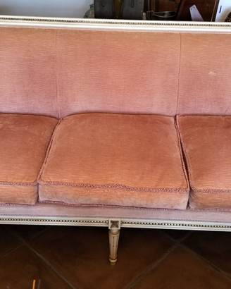 Divano e due poltrone in velluto rosa