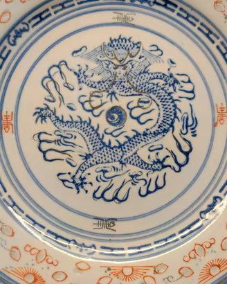 piatti in porcellana cinese. made in china. o
