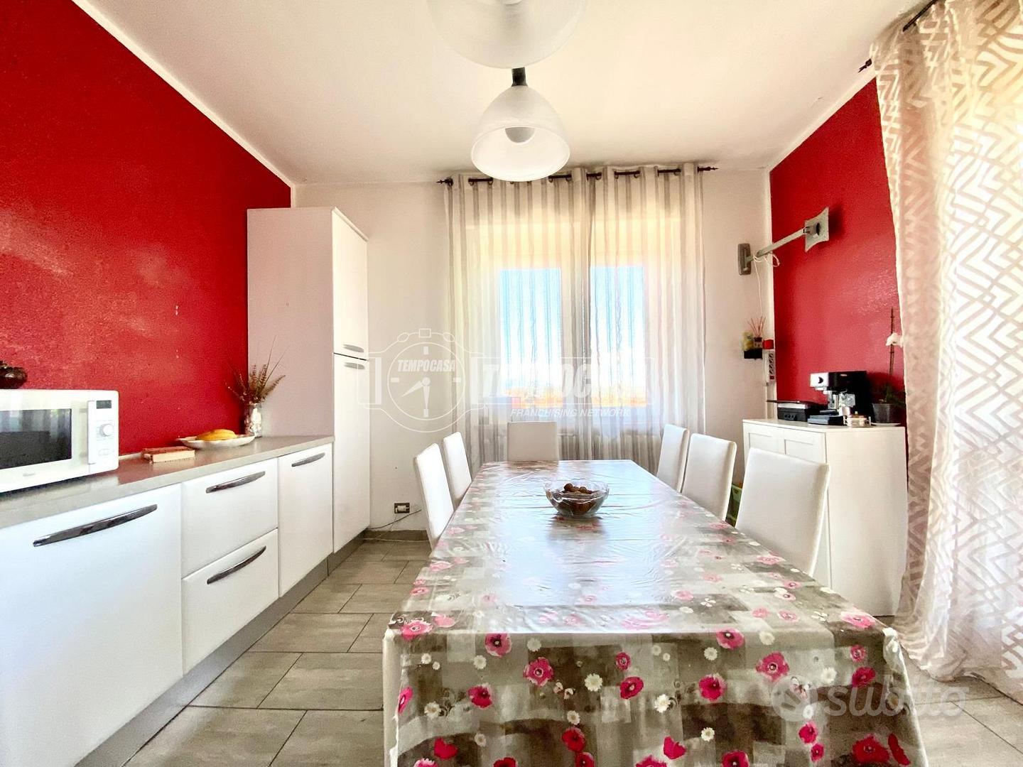 4 LOCALI 2 BAGNI CON TERRAZZO ULTIMO PIANO - Vista 4