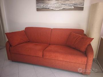 divano letto  in ottime  condizioni 