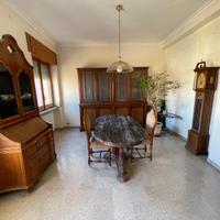 Arredo di Pregio in Legno e Marmo Tavolo Credenze