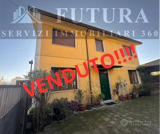 Casa indipendente di 250 m² con più di 5 locali e 