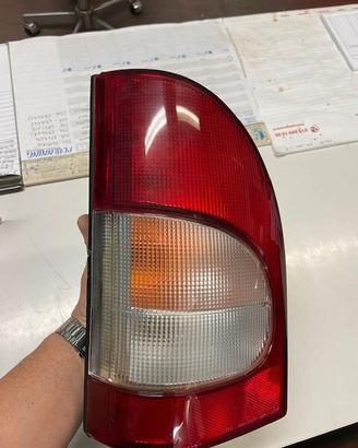 FANALE POSTERIORE PASSEGGERO HYUNDAI H100