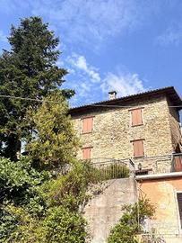 Casa indipendente di 168 m² con più di 5 locali a 
