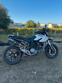 Hypermotard 796