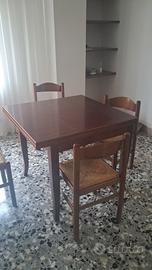 tavolo a libro con sedie 